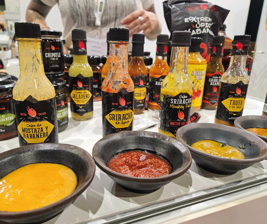 Doctor Salsas lleva el picante a Auténtica Premium Food Fest muestras de salsas stand