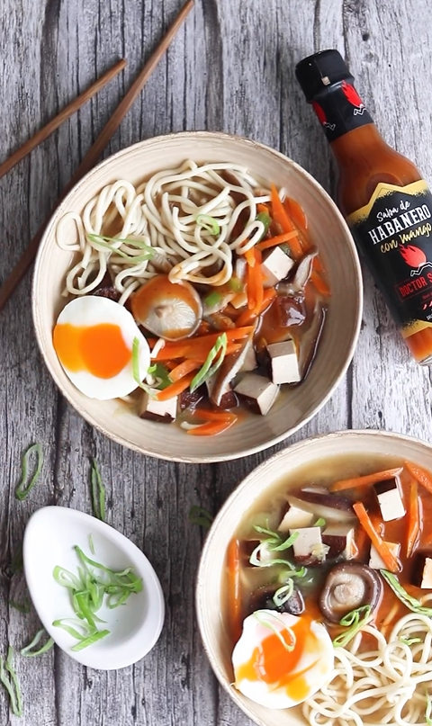 SOPA DE MISO CON SALSA HABANERO CON MANGO